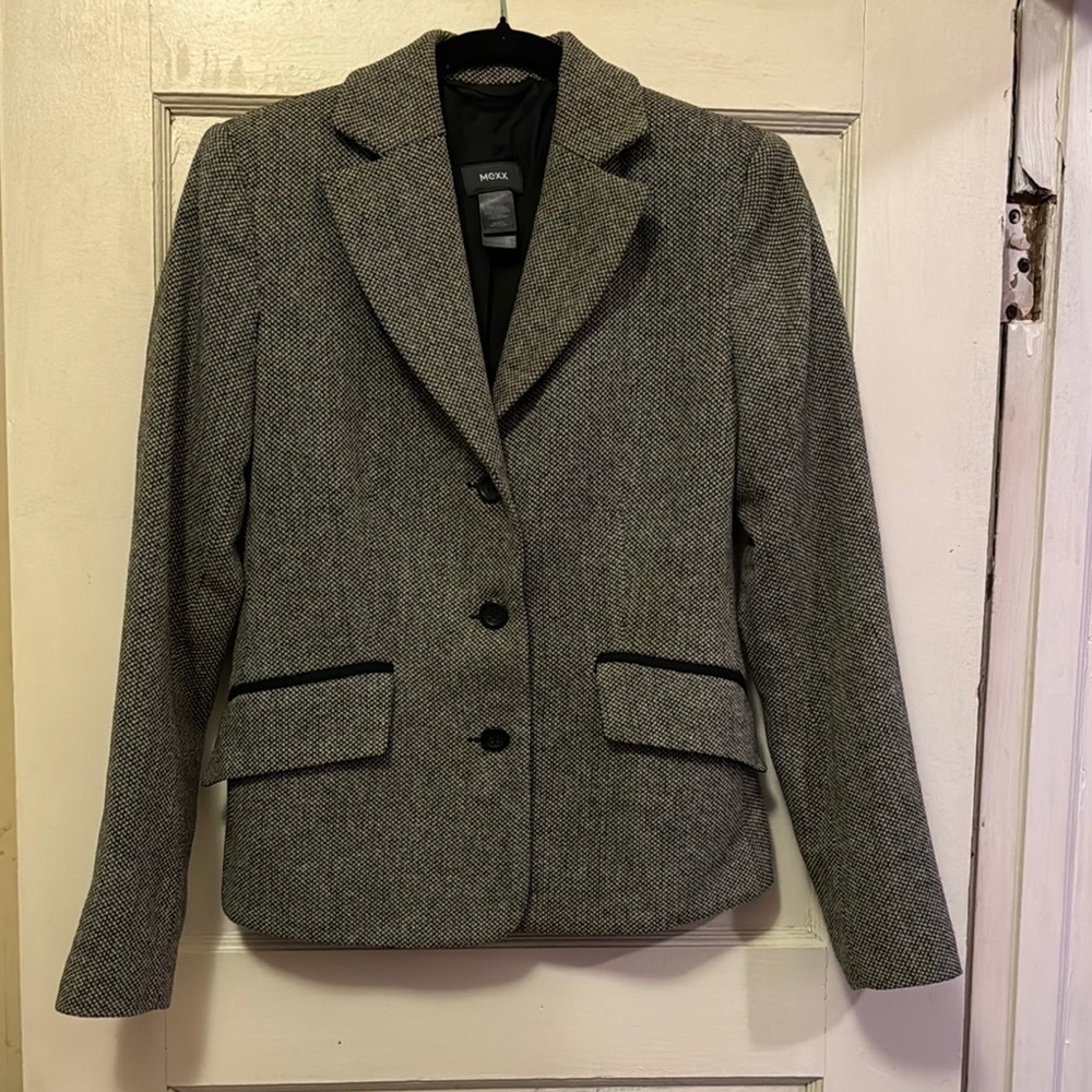 Mexx Gray Blazer with Notched Lapels and Fitted Silhouette